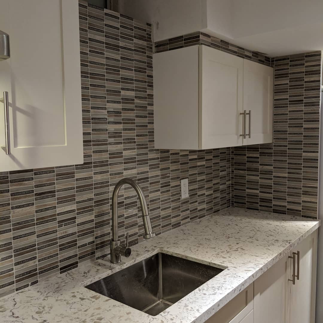 Brampton white kitchen: grey tile backsplash and white upper cabinets